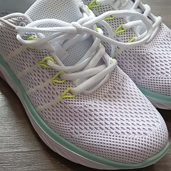 Source Unknown Shoes - New size 8 Runners